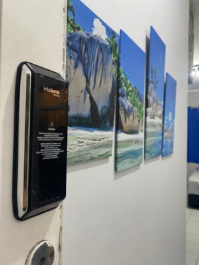 Kitinete perto da praia e Shopping Brisamar em São Vicente, na Biquinha, temporada e mensal tudo incluso, mobiliado, wi fi, ventilador, elevador, horário flexível